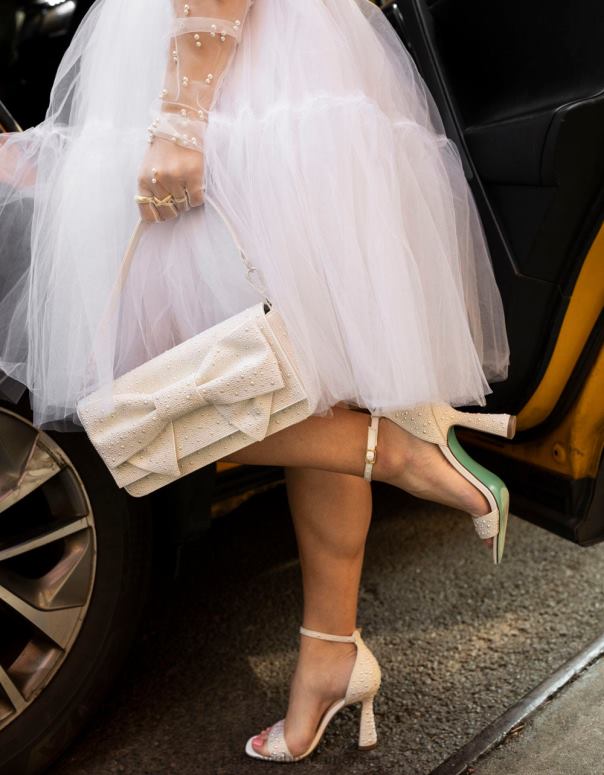 Betsey Johnson accesorios mujer F00V218 bolsa convertible con lazo Marfil